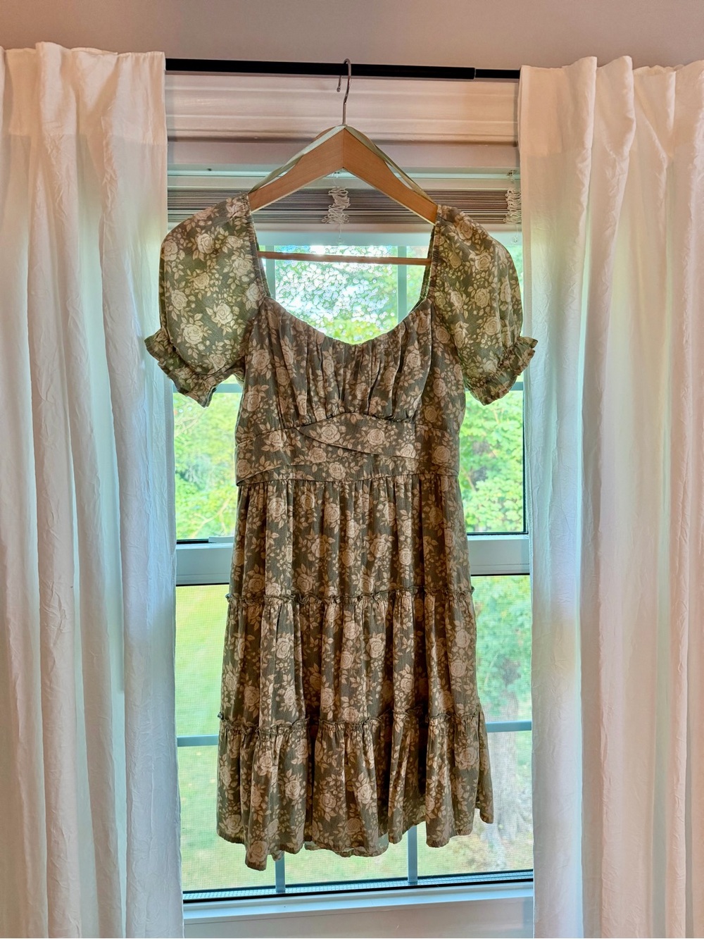 Trixxi Olive Green Floral Puff-Sleeve Tiered Midi Dress